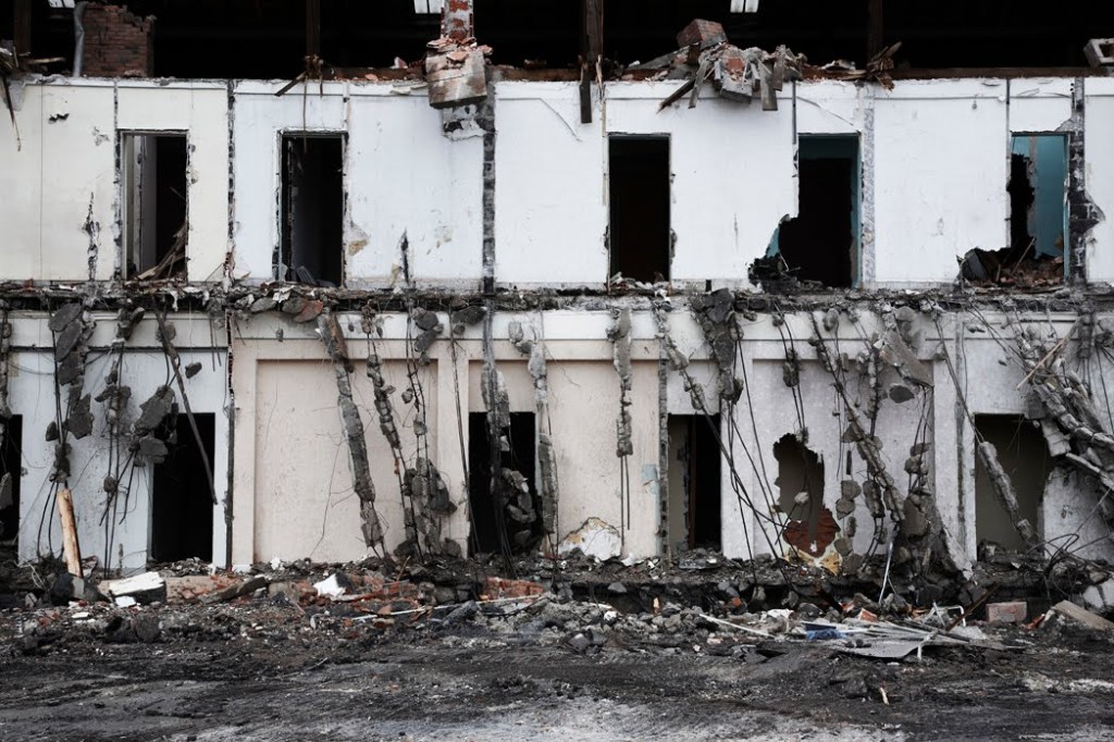 Uprooting the Gaze: foreign places familiar&nbsp;patterns