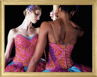 Yinka Shonibare, MBE Odile and Odette IV, 124 x 161.3 cm (2005-2006) Coll. NMNM n° inv. 2010.4.4 © Yinka Shonibare. Courtesy the artist and Stephen Friedman Gallery (London).